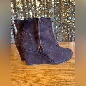 Toms wedged booties